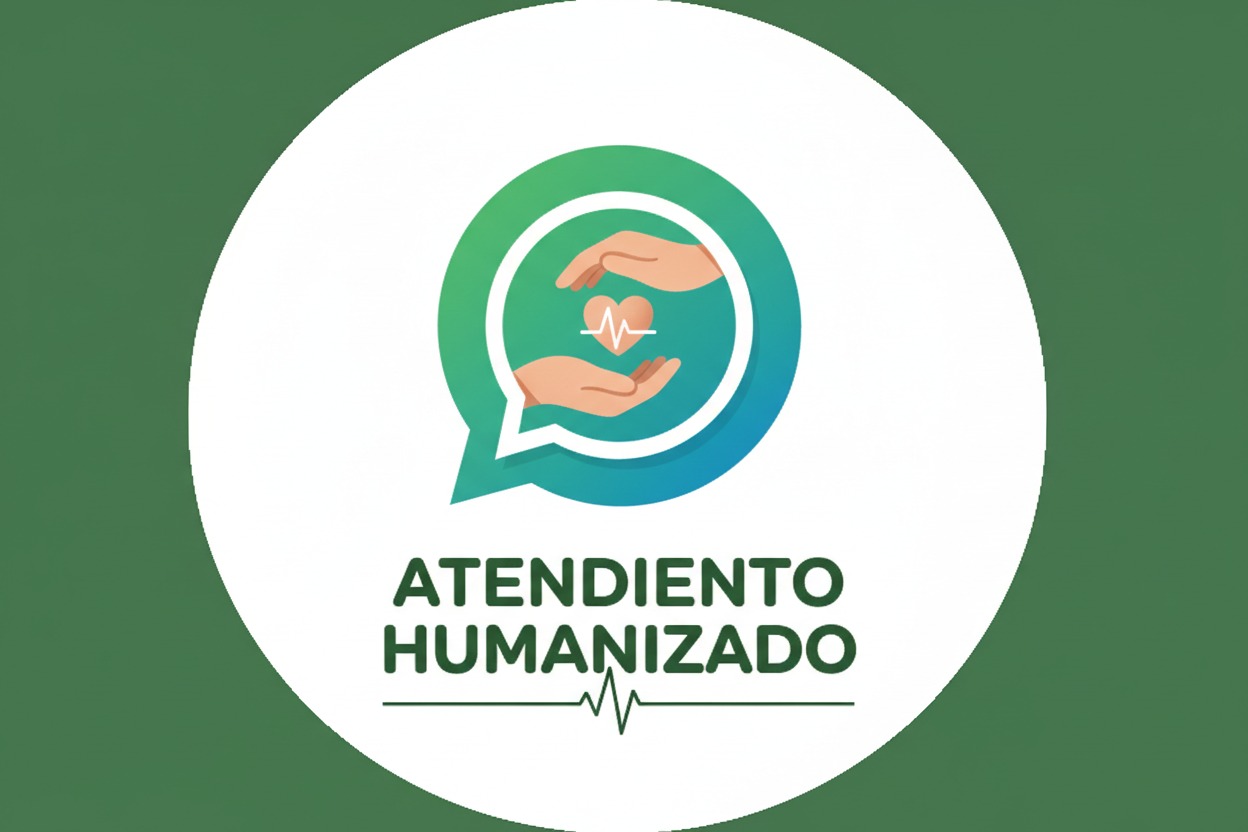 Logotipo circular com o texto "ATENDIENTO HUMANIZADO" abaixo de um ícone de balão de fala verde e azul contendo duas mãos acolhendo um coração com batimentos cardíacos.